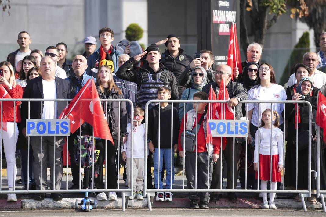 81 ilde Cumhuriyet coşkusu. Atam izindeyiz 15